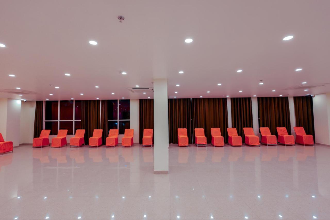 Hotel Lalita Palace Джайпур Екстериор снимка