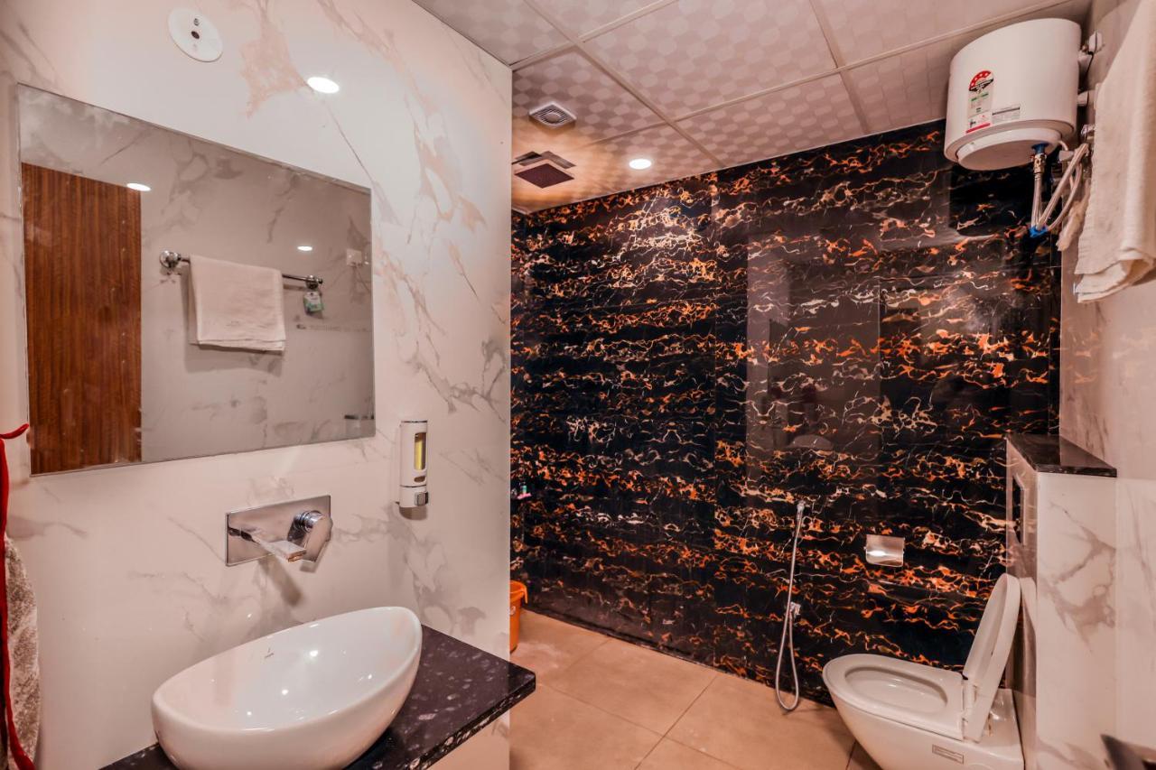 Hotel Lalita Palace Джайпур Екстериор снимка